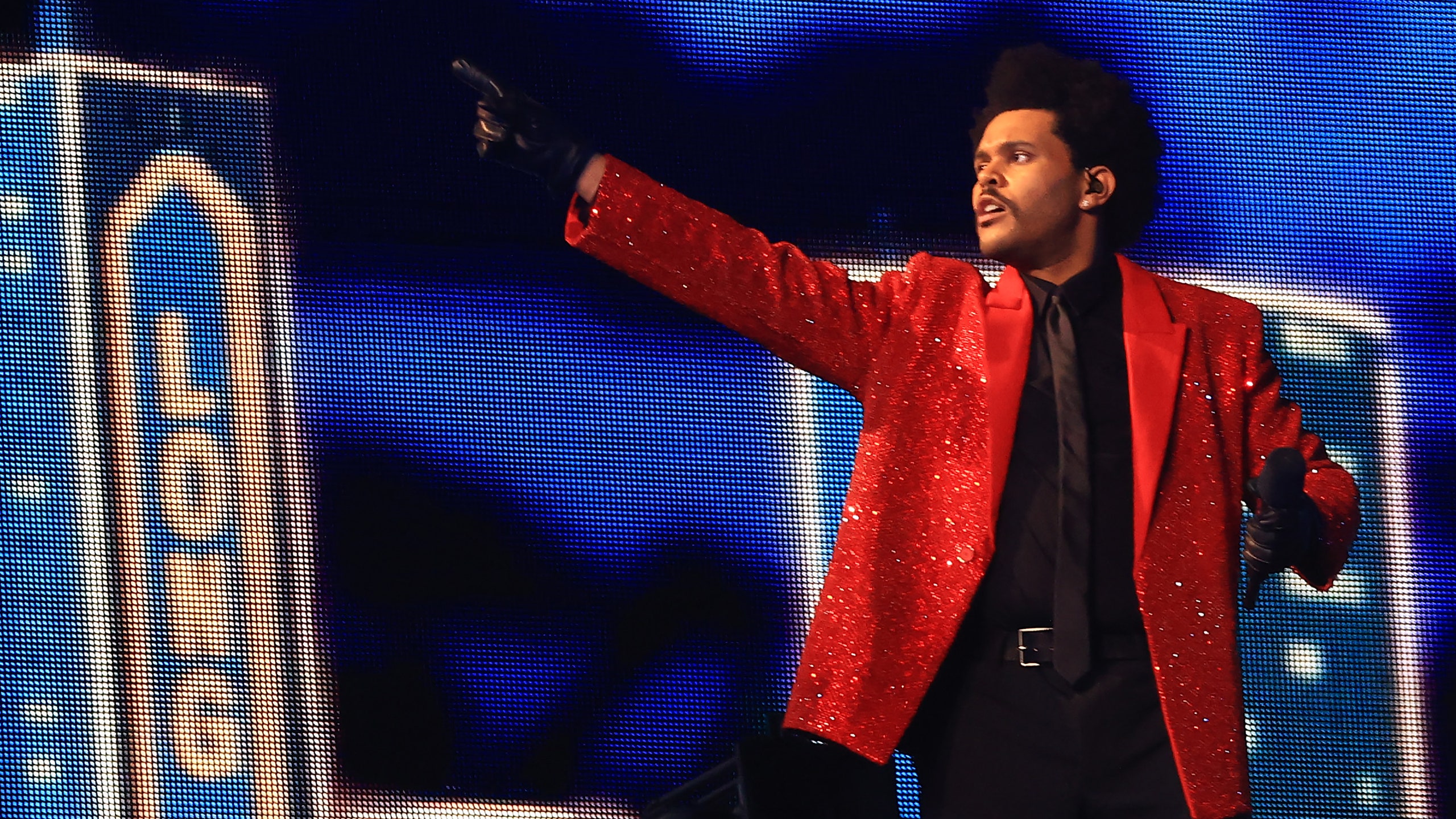 The Weeknd’s Performance Triggers Social Media Users